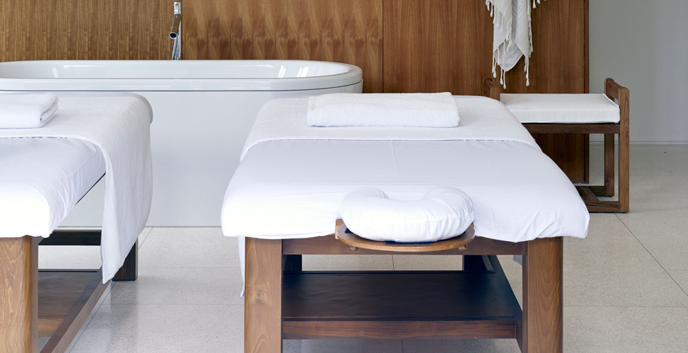 Arnalaya Beach House - Spa massage bed
